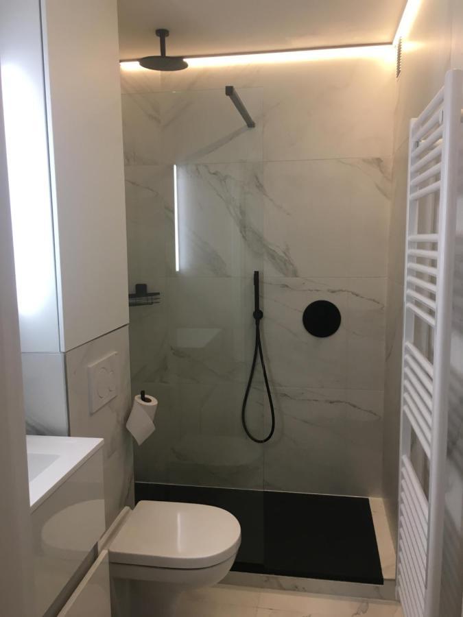 Studio 4 Pers Met Frontaal Zeezicht & Prive Zwembad Oostende Екстериор снимка